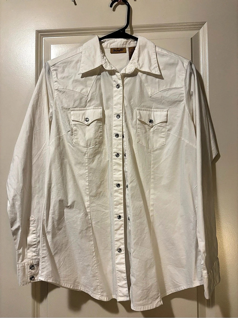 Wrangler Women's Long Sleeve One Point Front and Back Yokes Solid Top Yoke Shirt